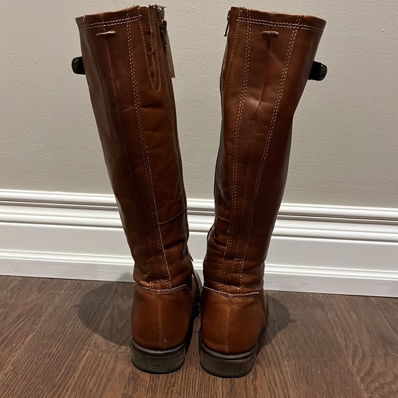 TOWN SHOES Tall Tan Riding Boots with inside zipper and gold accents size 8 - Picture 4 of 13